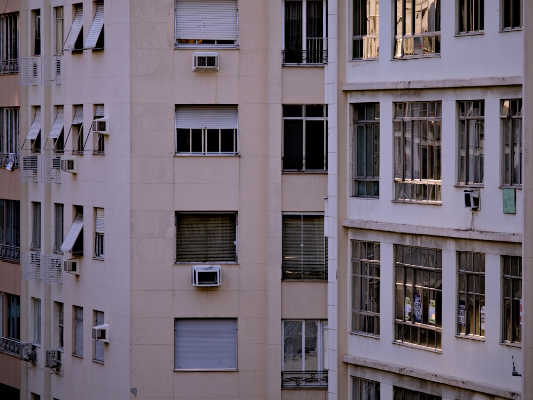 Photo apartamente noi vs second-hand