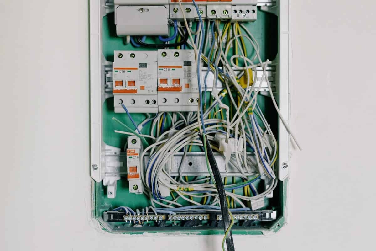 6 greșeli frecvente când alegi siguranțe electrice bipolare și cum le poți evita